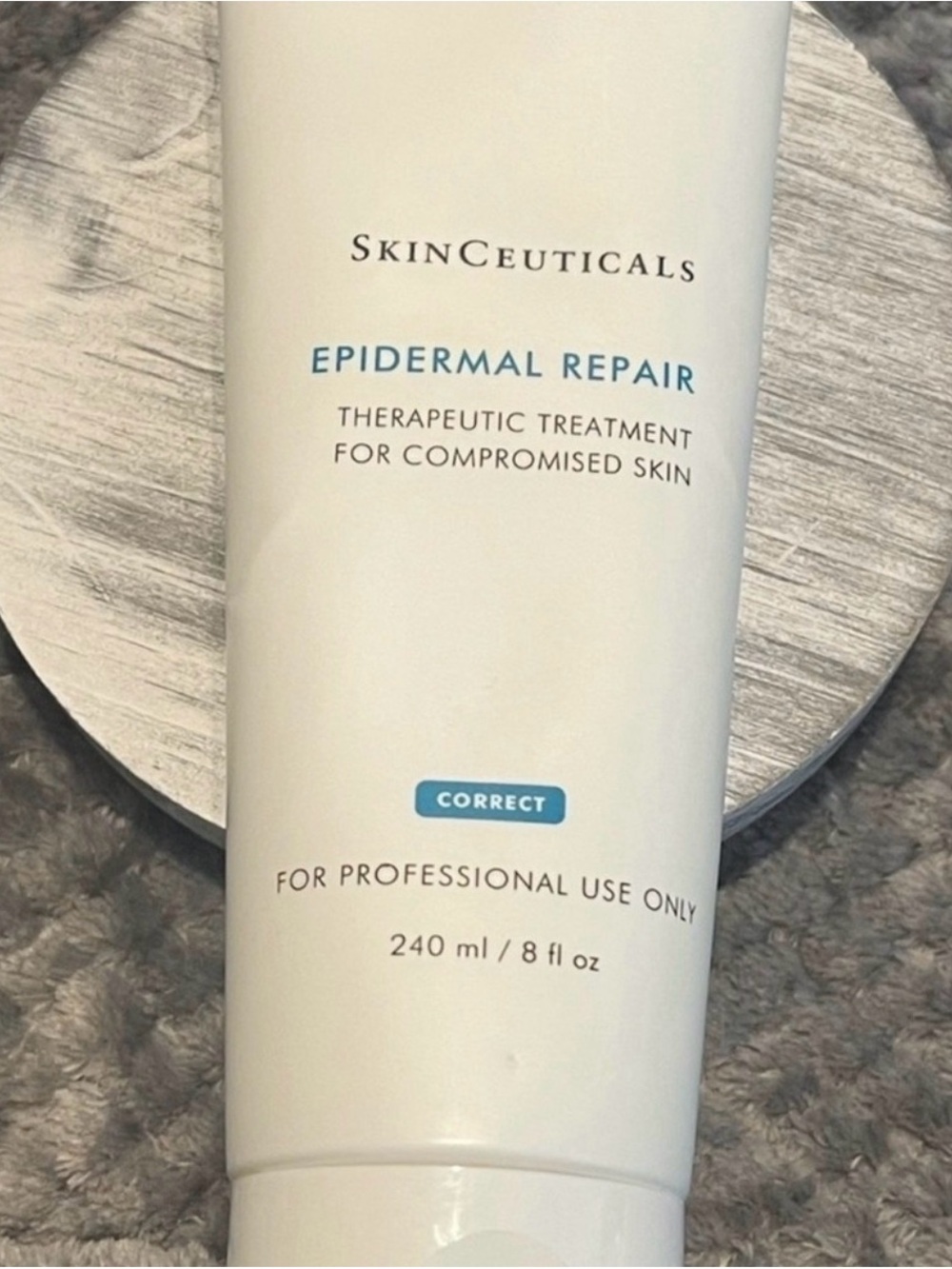 SkinCeuticals Epidermal Repair - White and Blue Tube